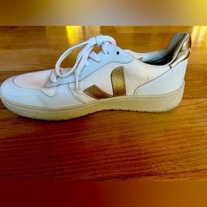 Veja Sneakers - Gold Size US 10
